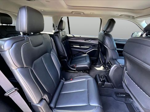 Used 2022 Jeep Grand Cherokee L Limited w/ Luxury Tech Group II AWD/4WD image 20