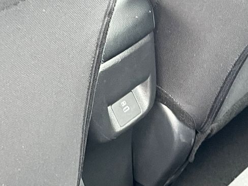 Used 2025 Nissan Versa SV FWD image 23