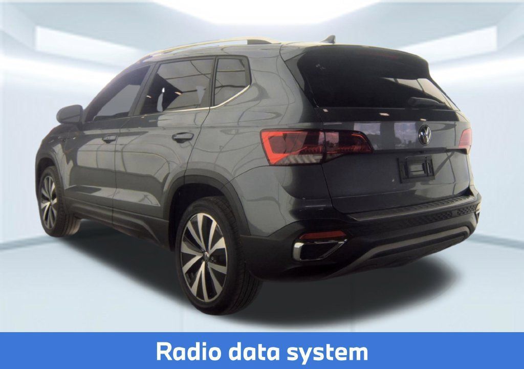 Used 2022 Volkswagen Taos SE FWD image 4