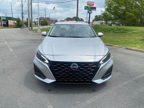 Used 2023 Nissan Altima 2.5 SV FWD image 2