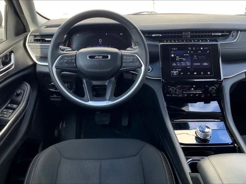 Used 2023 Jeep Grand Cherokee Laredo w/ Luxury Tech Group I image 5