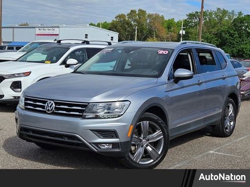 Used 2020 Volkswagen Tiguan SE image 1