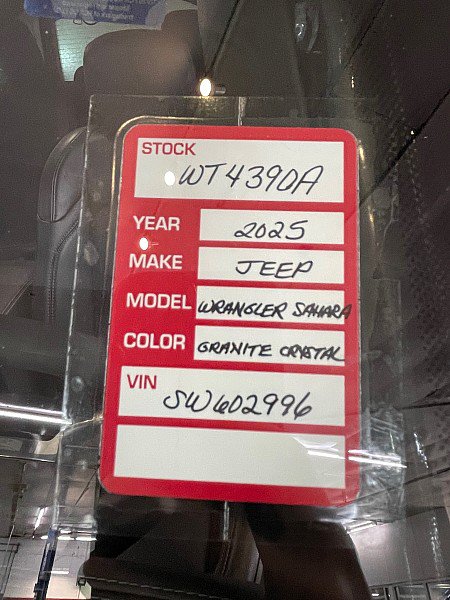 Used 2025 Jeep Wrangler Unlimited Sahara AWD/4WD image 27