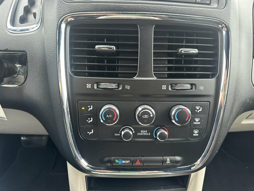 Used 2019 Dodge Grand Caravan SXT FWD image 15