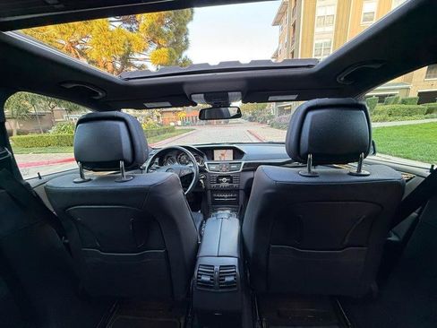 Used 2010 Mercedes-Benz E 550 Sedan image 46