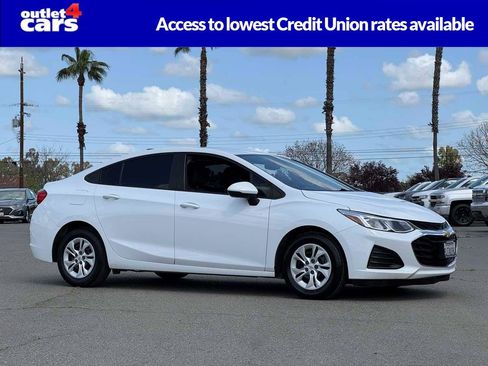 Used 2019 Chevrolet Cruze LS image 1