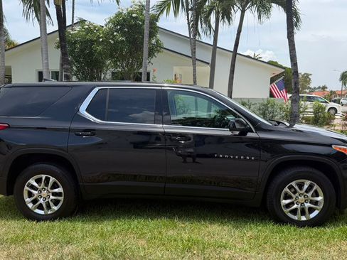 Used 2020 Chevrolet Traverse LS FWD image 2