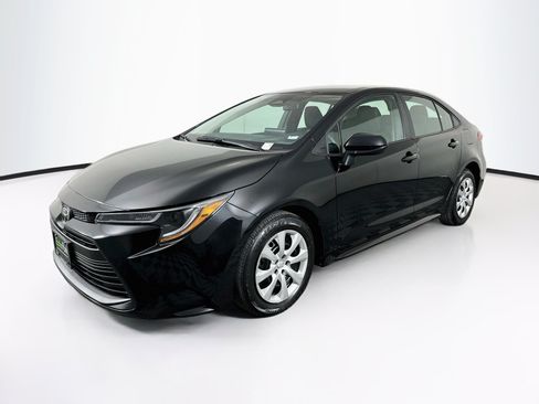 Used 2025 Toyota Corolla LE FWD image 3