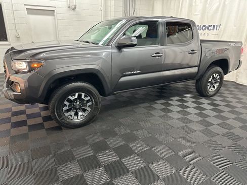 Used 2021 Toyota Tacoma TRD Off-Road w/ Technology Package AWD/4WD image 5