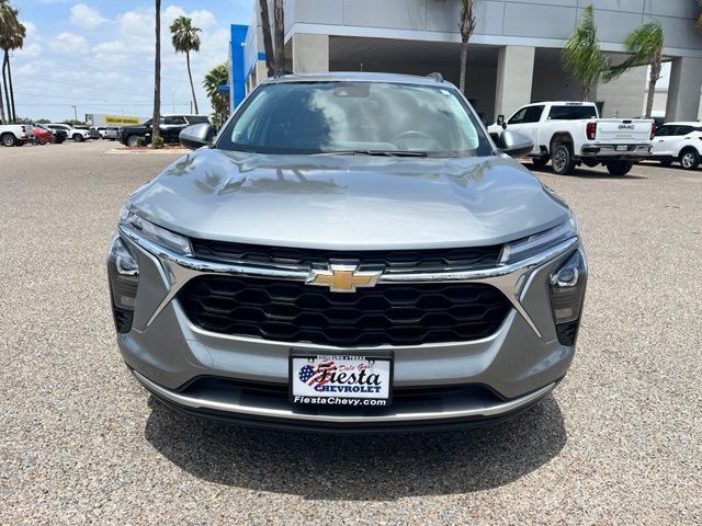 Used 2025 Chevrolet Trax LT w/ Driver Confidence Package FWD image 2