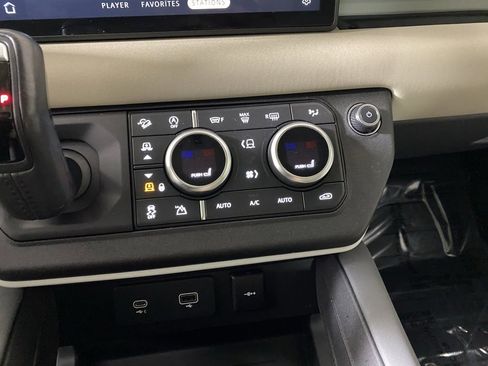 Used 2020 Land Rover Defender 110 SE image 25