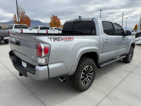 Used 2020 Toyota Tacoma TRD Sport 4x4 4dr Double Cab 5 image 3