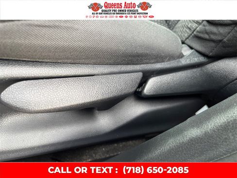 Used 2018 Toyota C-HR XLE FWD image 22