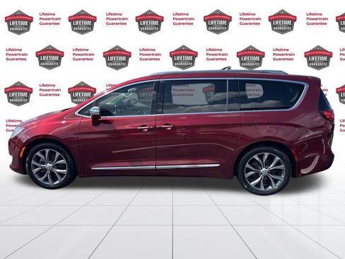 Used 2017 Chrysler Pacifica Limited image 8