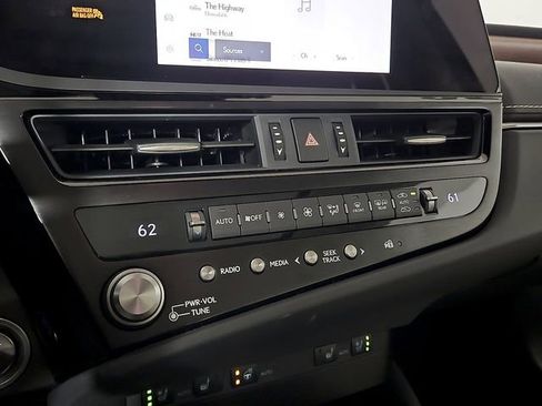 Used 2025 Lexus ES 350 w/ Premium Package FWD image 18