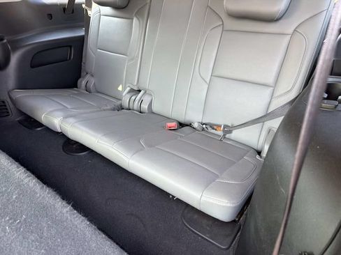 Used 2019 Chevrolet Suburban LT RWD image 17