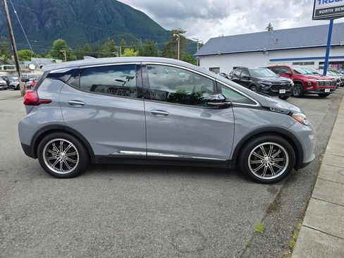 Used 2020 Chevrolet Bolt LT FWD image 4