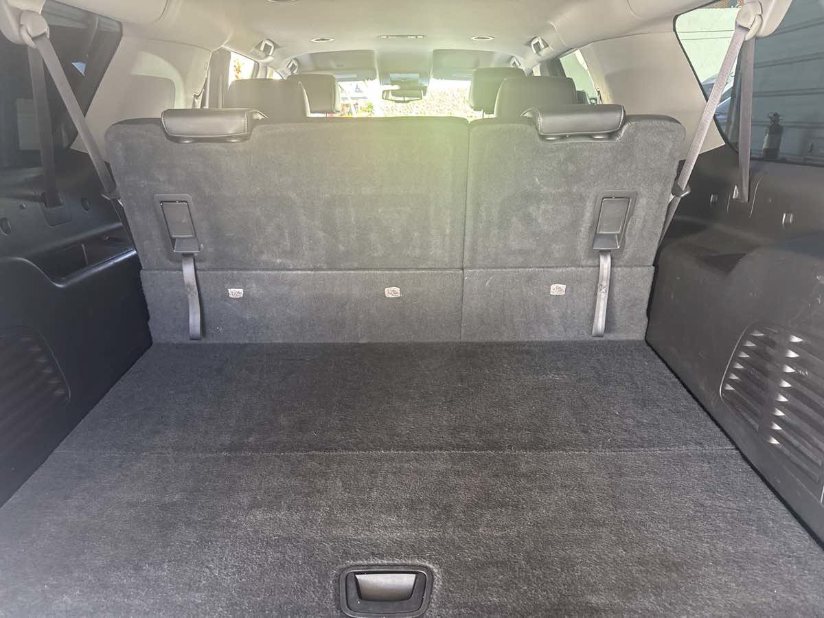 Used 2016 Chevrolet Suburban LT RWD image 11