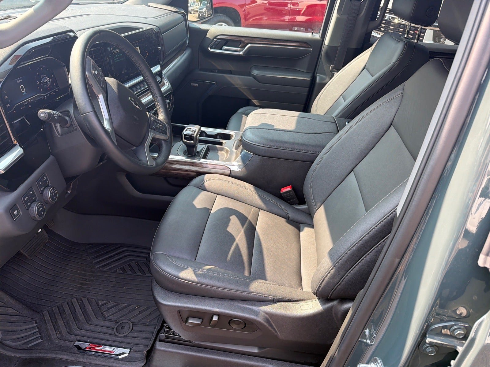 Used 2025 Chevrolet Silverado 1500 LT Trail Boss w/ LT Trail Boss Premium Package AWD/4WD image 15