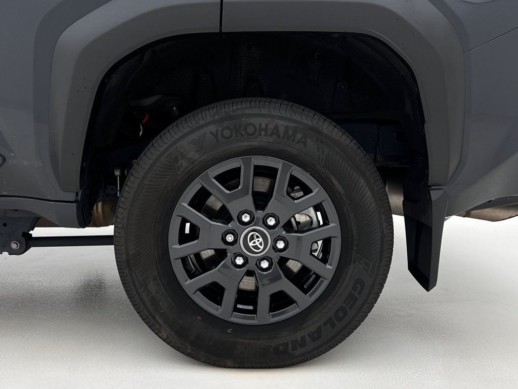 Used 2025 Toyota 4Runner SR5 AWD/4WD image 27