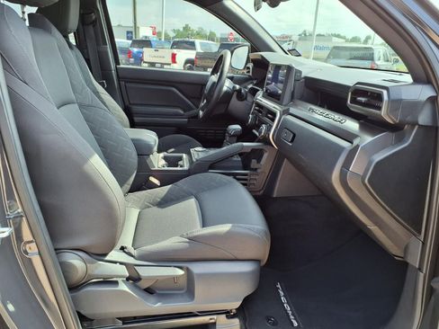 Certified 2025 Toyota Tacoma SR5 image 18