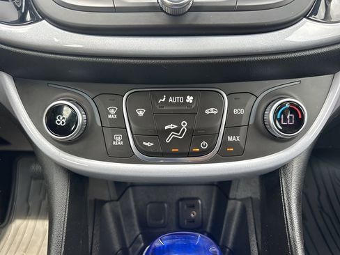 Used 2018 Chevrolet Volt LT image 17