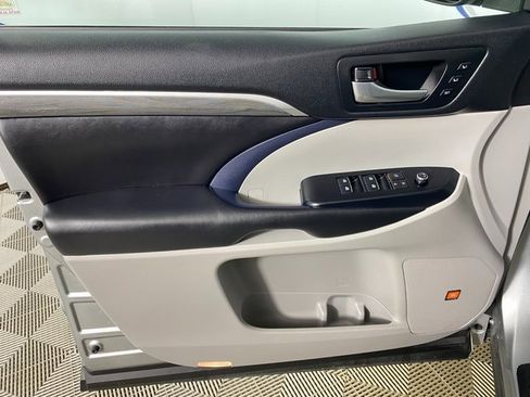 Used 2018 Toyota Highlander Limited image 23