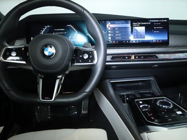 Used 2026 BMW 740i xDrive AWD/4WD image 32