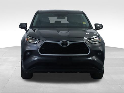 Used 2025 Toyota Highlander LE FWD image 5