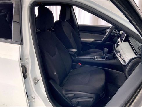 Used 2025 Jeep Compass Sport image 16