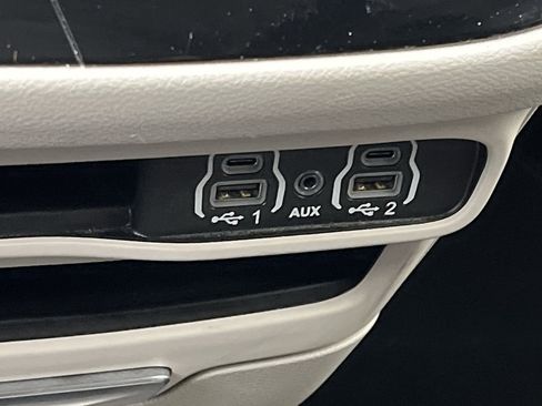 Used 2023 Chrysler Voyager LX image 24