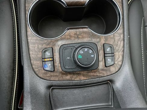 Used 2023 GMC Acadia Denali w/ Denali Ultimate Package AWD/4WD image 39
