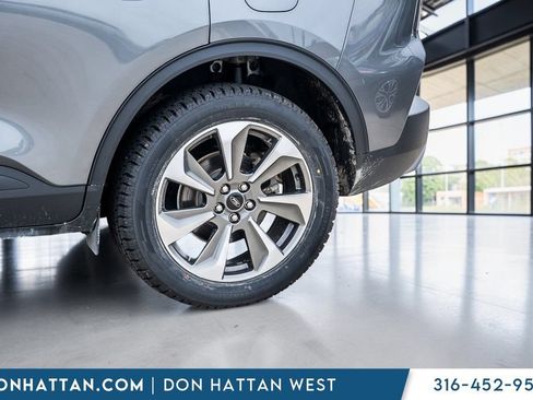 Used 2023 Ford Escape Platinum AWD/4WD image 41
