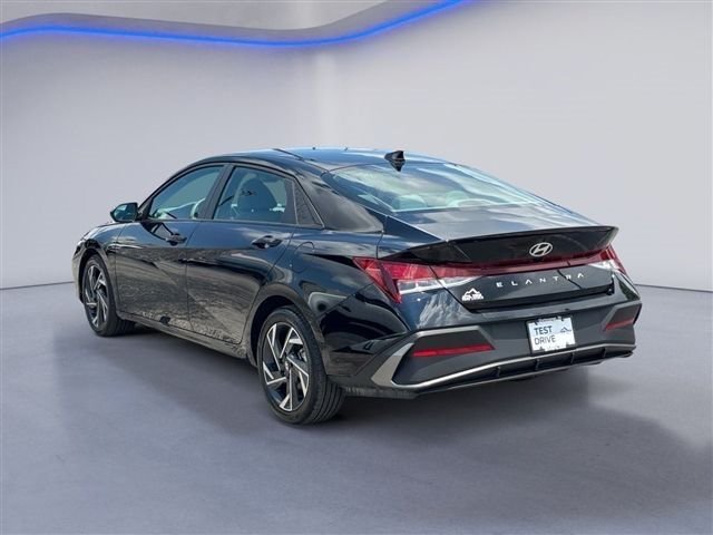 Used 2025 Hyundai Elantra Sport FWD image 6