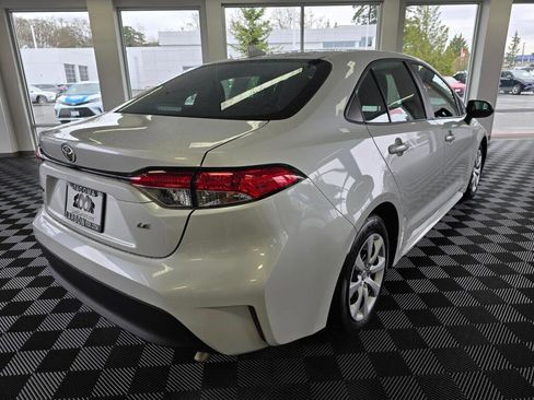 Used 2024 Toyota Corolla LE image 3