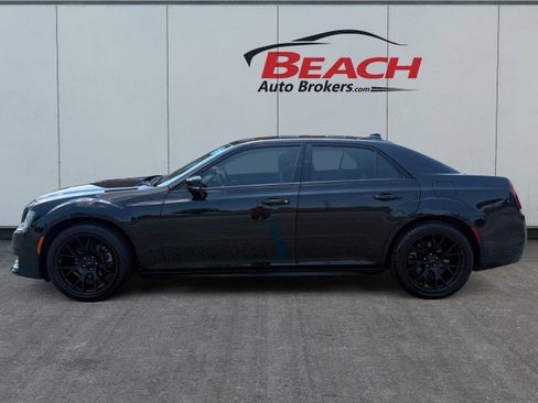 Used 2022 Chrysler 300 Touring L w/ Comfort Group RWD image 5