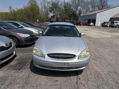 Used 2003 Ford Taurus SE image 4