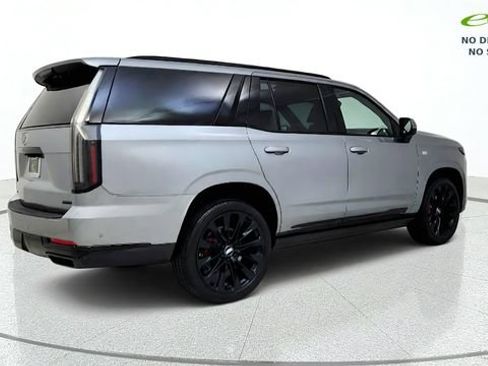 Used 2026 Cadillac Escalade Platinum Sport w/ LPO, ONYX Package AWD/4WD image 9