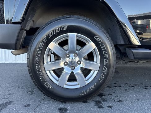 Used 2018 Jeep Wrangler Unlimited Sahara w/ Connectivity Group image 34