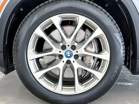 Used 2024 BMW X5 xDrive50e w/ Premium Package AWD/4WD image 27