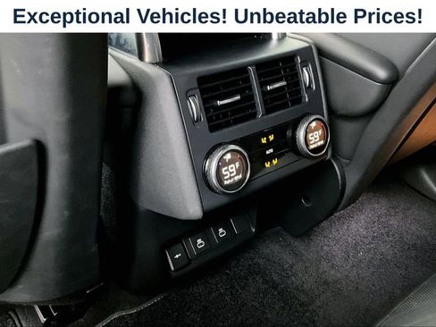 Used 2023 Land Rover Discovery HSE R-Dynamic AWD/4WD image 30