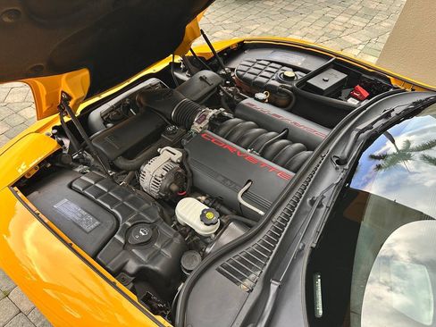 Used 2004 Chevrolet Corvette Convertible w/ Preferred Equipment Group RWD image 10