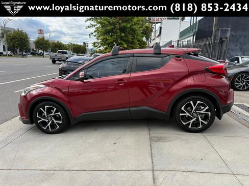 Used 2018 Toyota C-HR XLE FWD image 4