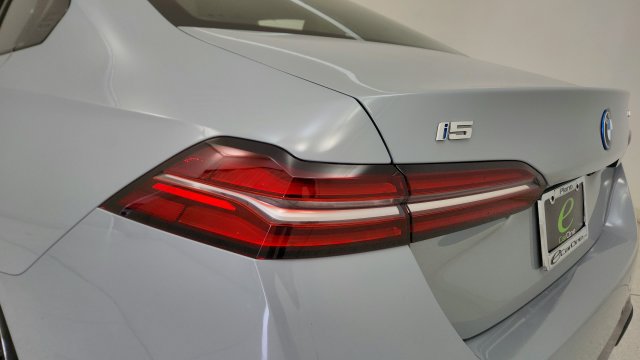 Used 2026 BMW i5 eDrive40 RWD image 26