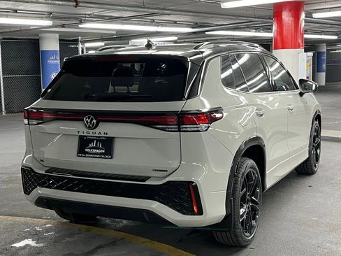 New 2026 Volkswagen Tiguan SE R-Line image 6