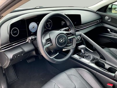 Certified 2023 Hyundai Elantra Limited FWD image 18