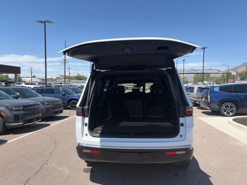 Used 2023 Jeep Wagoneer Series II w/ Premium Group I AWD/4WD image 19