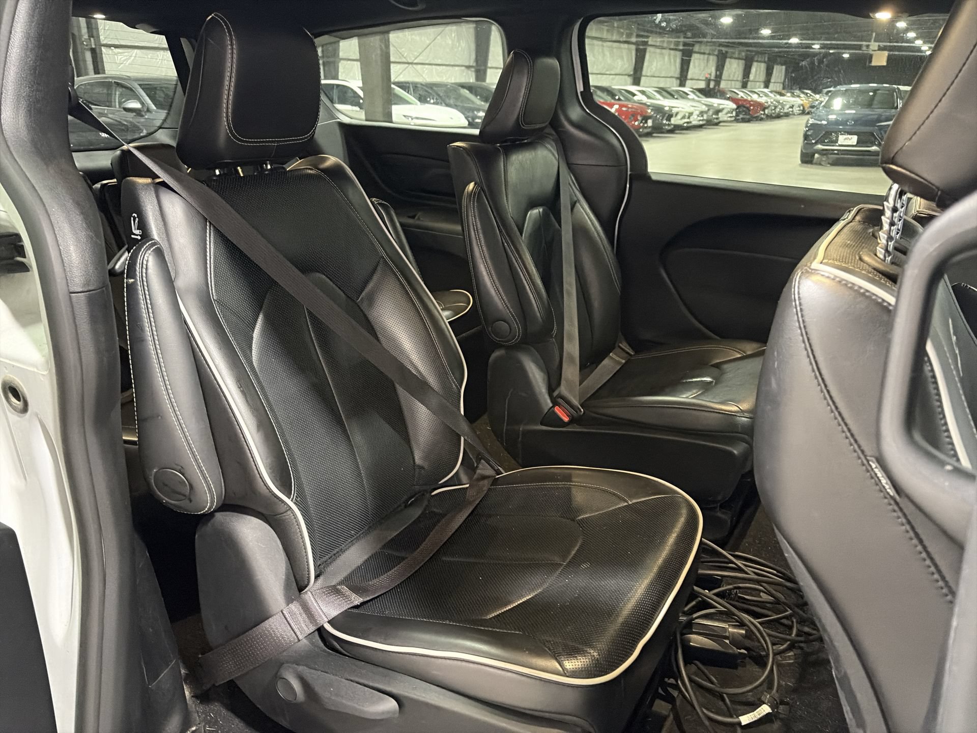 Used 2024 Chrysler Pacifica Premium FWD image 30