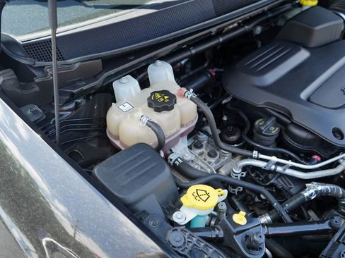 Used 2023 Chrysler Pacifica Touring-L FWD image 34