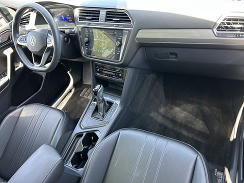 Used 2024 Volkswagen Tiguan SE FWD image 10